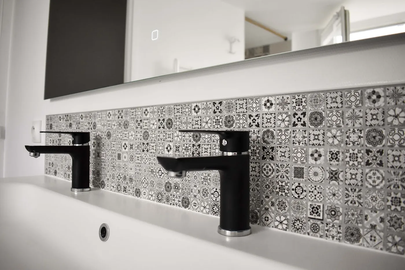 Salle de bain terminée après rénovation par Entreprise Vandais